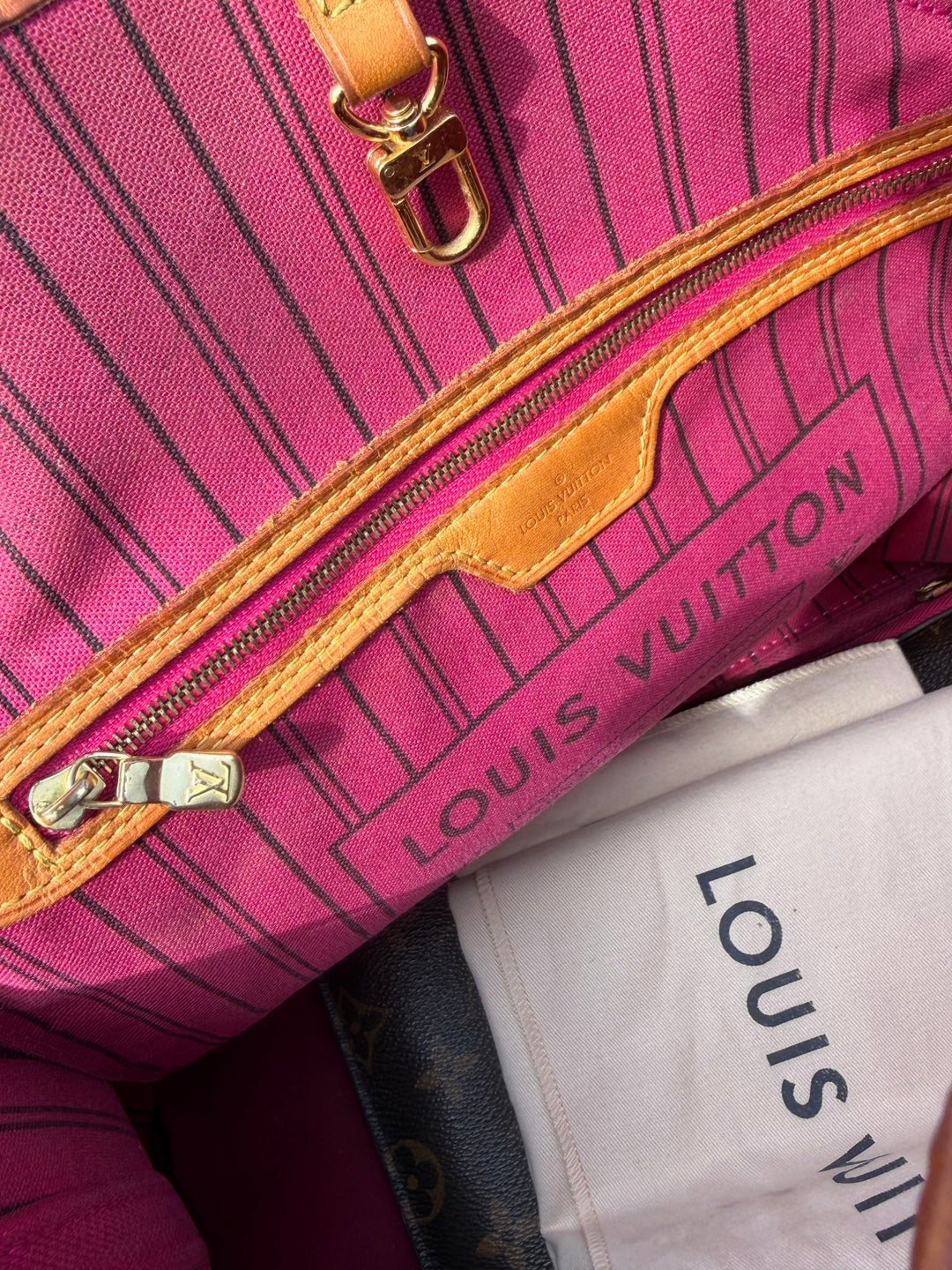 Louis Vuitton Neverfull MM monogram pouch tote pink inner