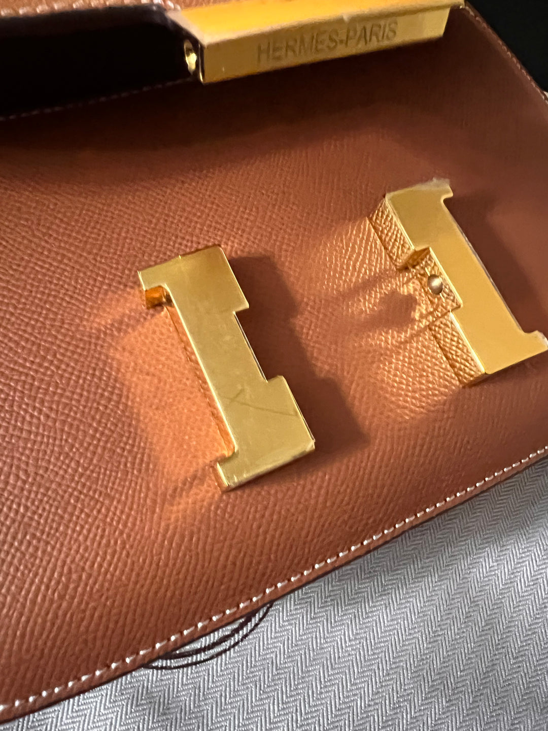 Classic cognac H crossbody - Medium