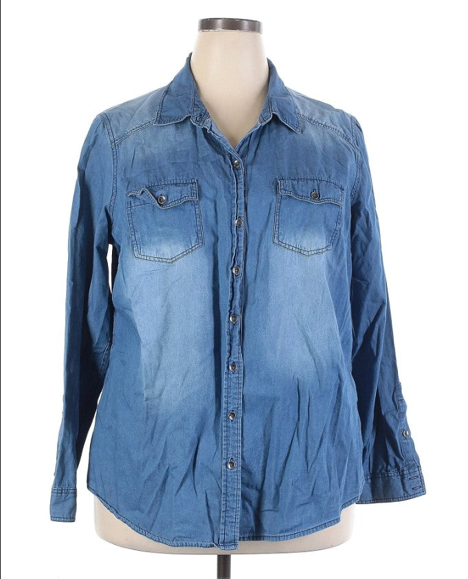 0805 TORRID denim button-down shirt sz 00 M (sz 10)